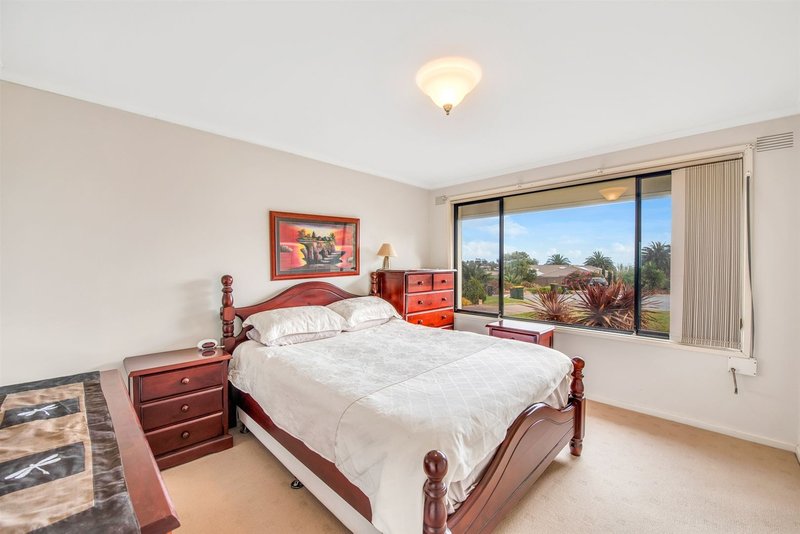 Photo - 5 Falcon Court, Hallett Cove SA 5158 - Image 10