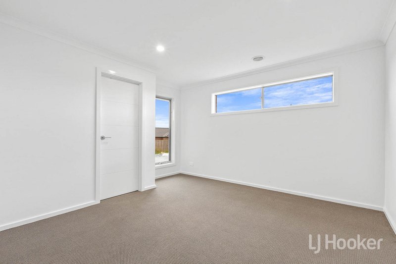 Photo - 5 Farm Court, Bacchus Marsh VIC 3340 - Image 5