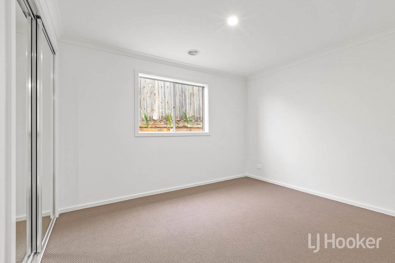 Photo - 5 Farm Court, Bacchus Marsh VIC 3340 - Image 8