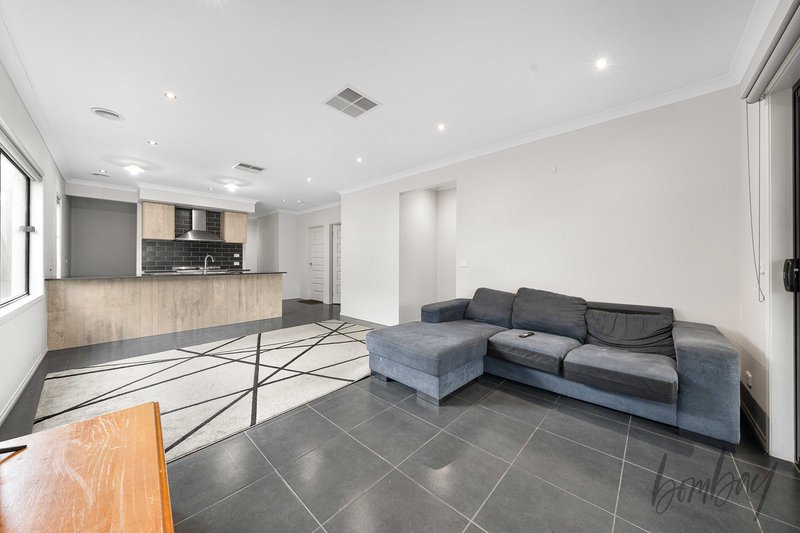 Photo - 5 Farnsworth Street, Donnybrook VIC 3064 - Image 4