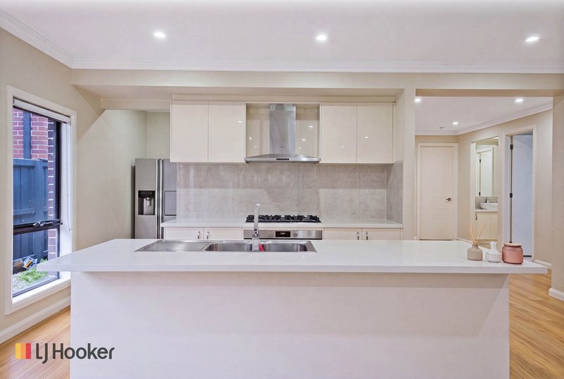 Photo - 5 Felicity Road, Donnybrook VIC 3064 - Image 2