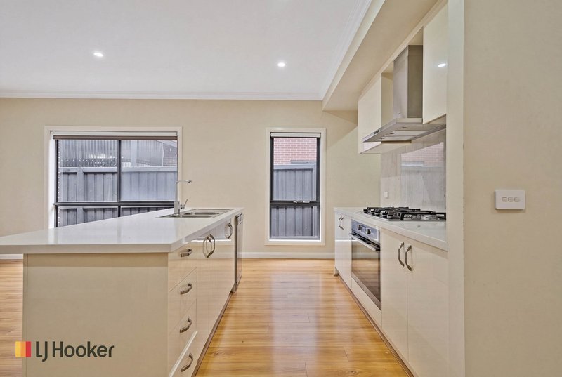 Photo - 5 Felicity Road, Donnybrook VIC 3064 - Image 3
