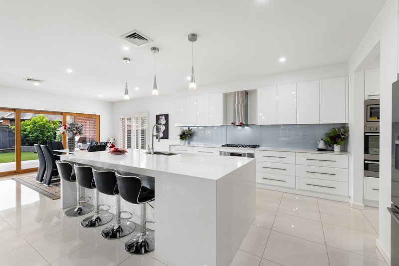 Photo - 5 Ferngully Crescent, South Morang VIC 3752 - Image 3