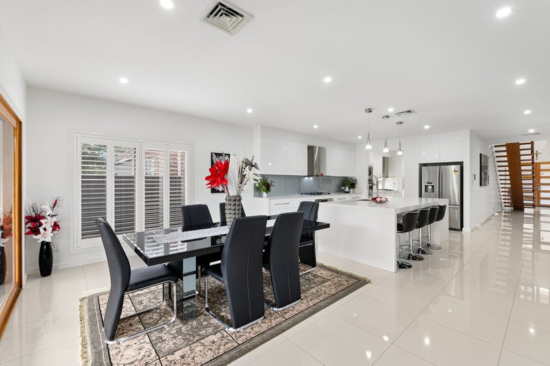 Photo - 5 Ferngully Crescent, South Morang VIC 3752 - Image 6