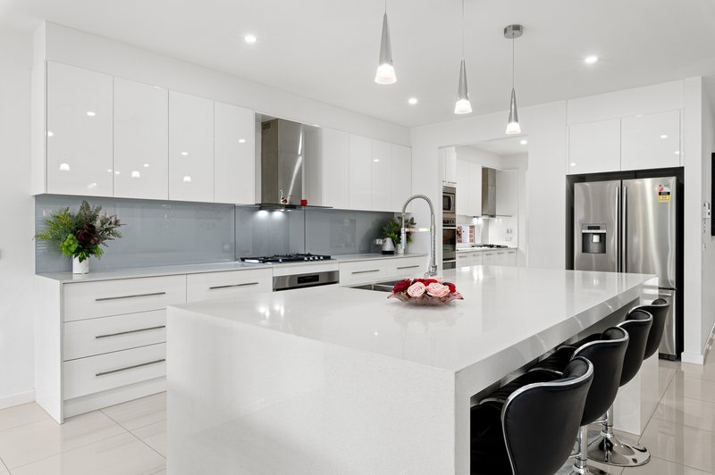 Photo - 5 Ferngully Crescent, South Morang VIC 3752 - Image 7