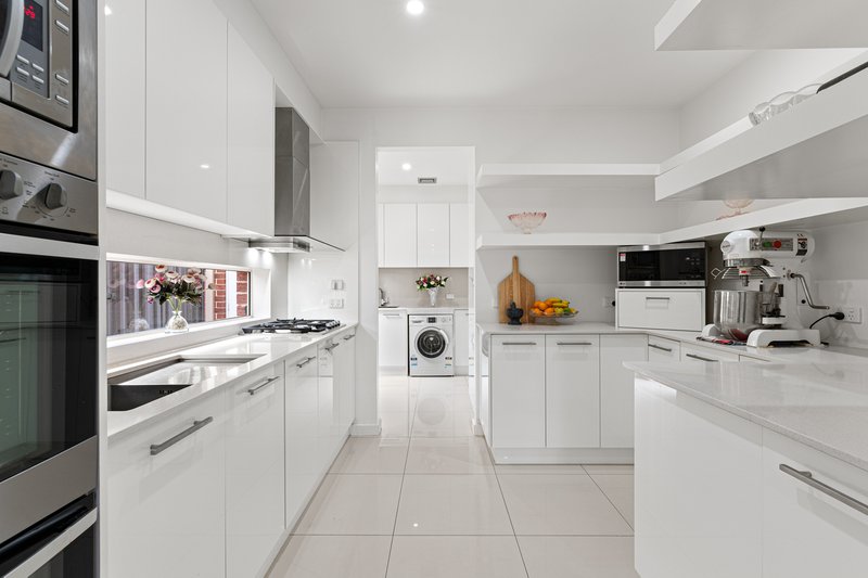 Photo - 5 Ferngully Crescent, South Morang VIC 3752 - Image 8