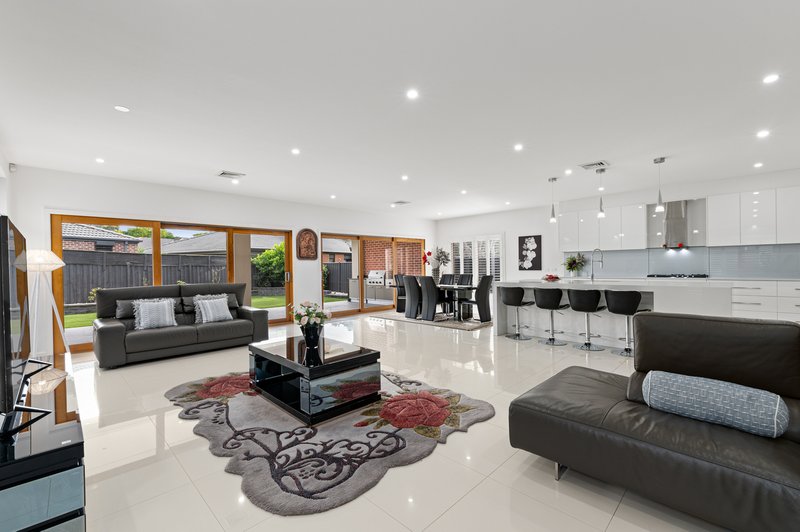 Photo - 5 Ferngully Crescent, South Morang VIC 3752 - Image 9