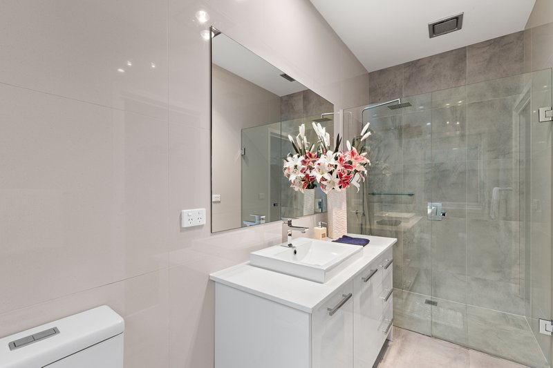 Photo - 5 Ferngully Crescent, South Morang VIC 3752 - Image 16