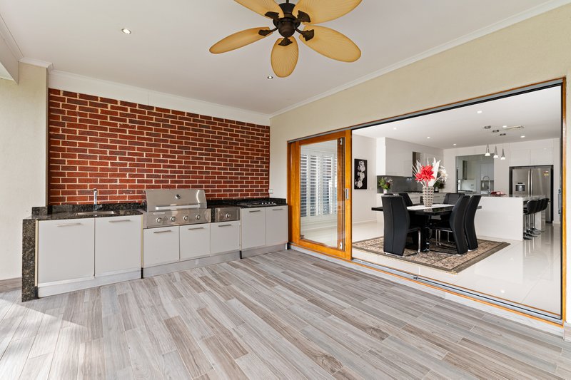 Photo - 5 Ferngully Crescent, South Morang VIC 3752 - Image 27