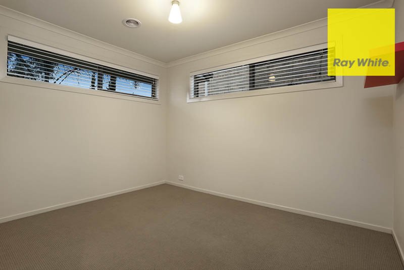 Photo - 5 Fifth Avenue, Point Cook VIC 3030 - Image 7