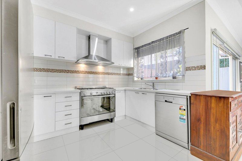 Photo - 5 Findon Court, Point Cook VIC 3030 - Image 4