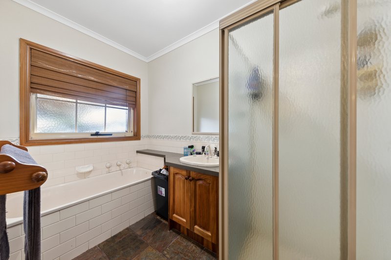 Photo - 5 Finton Court, Pakenham VIC 3810 - Image 13