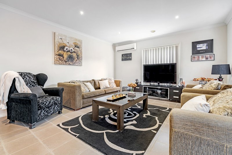 Photo - 5 Flagstaff Loop, Craigieburn VIC 3064 - Image 5