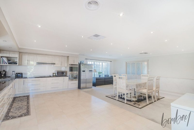 Photo - 5 Fleetwood Drive, Greenvale VIC 3059 - Image 7