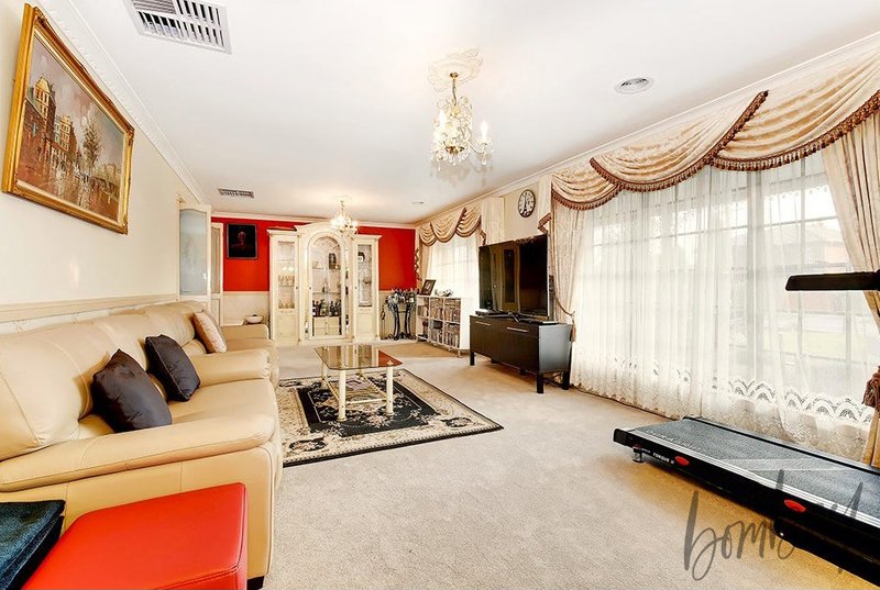 Photo - 5 Fleetwood Drive, Greenvale VIC 3059 - Image 8