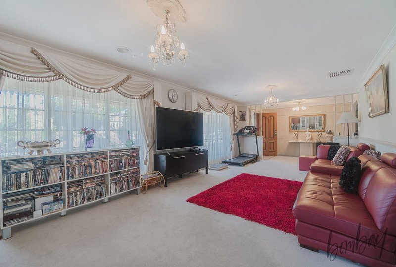 Photo - 5 Fleetwood Drive, Greenvale VIC 3059 - Image 12