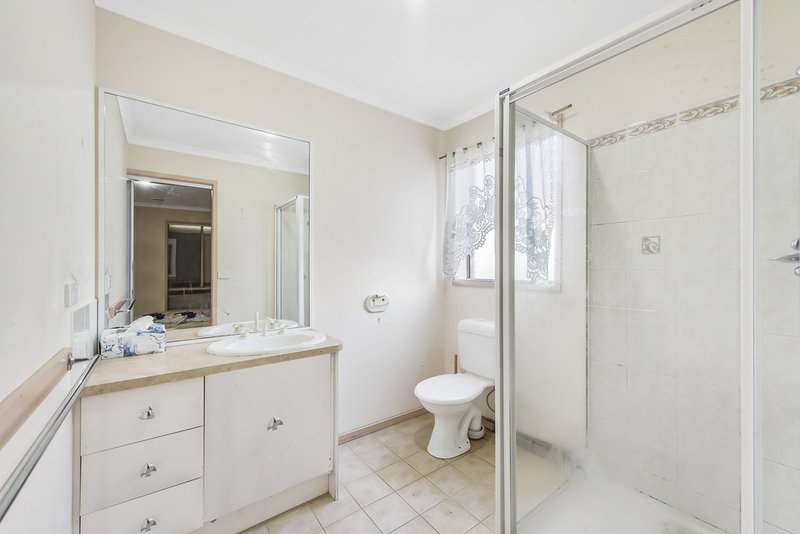 Photo - 5 Flemming Avenue, Burnside VIC 3023 - Image 9