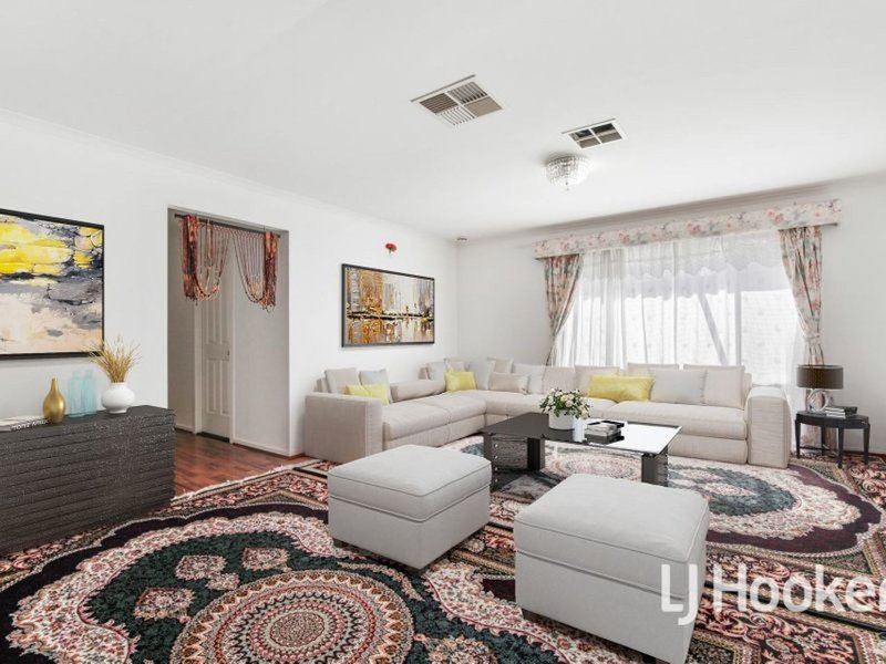 Photo - 5 Fleur Court, Narre Warren South VIC 3805 - Image 4