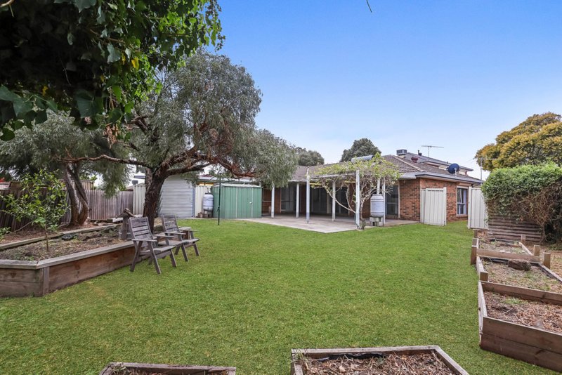 Photo - 5 Flintoff Court, Mill Park VIC 3082 - Image 8