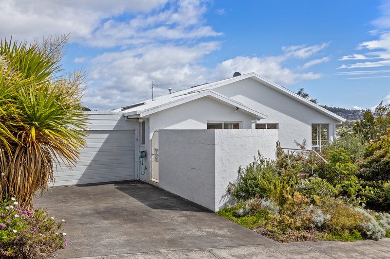 Photo - 5 Flowerpot Crescent, Blackmans Bay TAS 7052 - Image 5