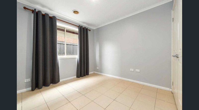 Photo - 5 Forest Oak Court, Cranbourne VIC 3977 - Image 2