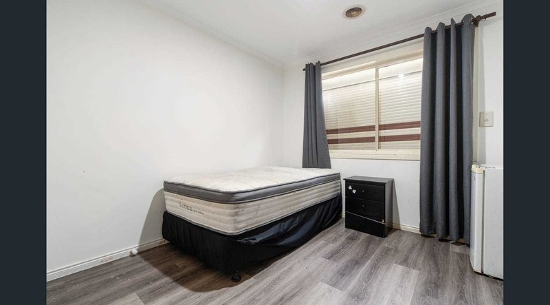 Photo - 5 Forest Oak Court, Cranbourne VIC 3977 - Image 4