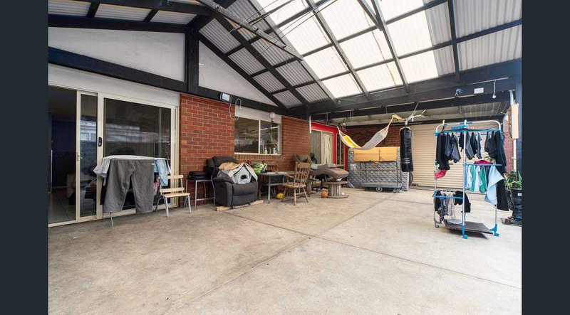 Photo - 5 Forest Oak Court, Cranbourne VIC 3977 - Image 9