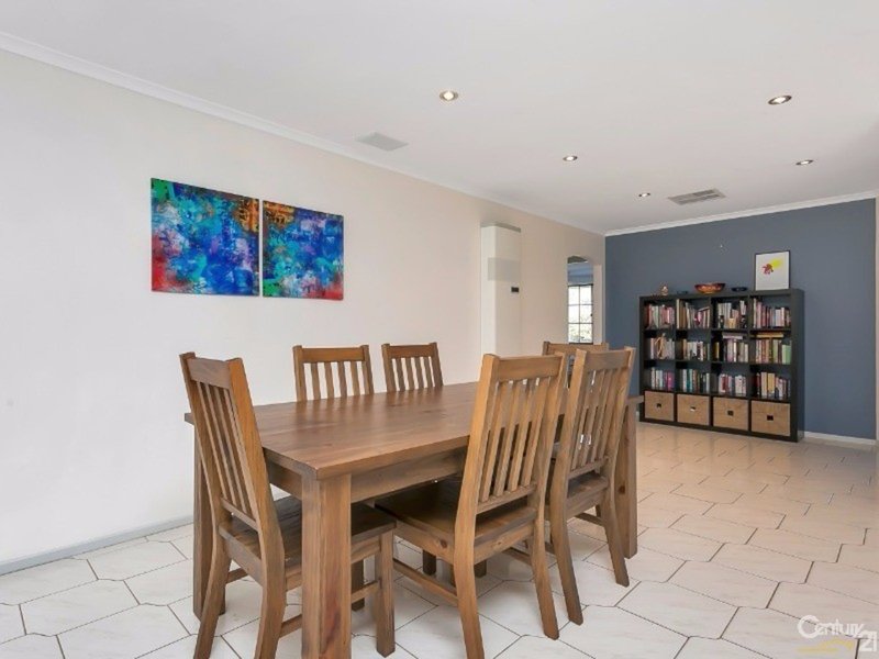 Photo - 5 Forresters Road, Hallett Cove SA 5158 - Image 11