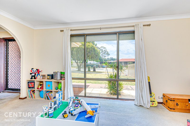 Photo - 5 Fountain Way, Huntingdale WA 6110 - Image 9