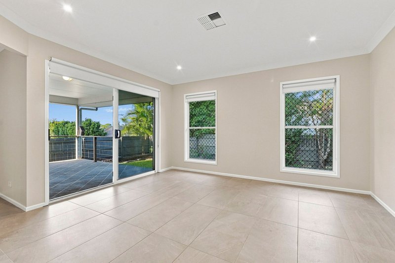 Photo - 5 Francesca Close, Carseldine QLD 4034 - Image 4
