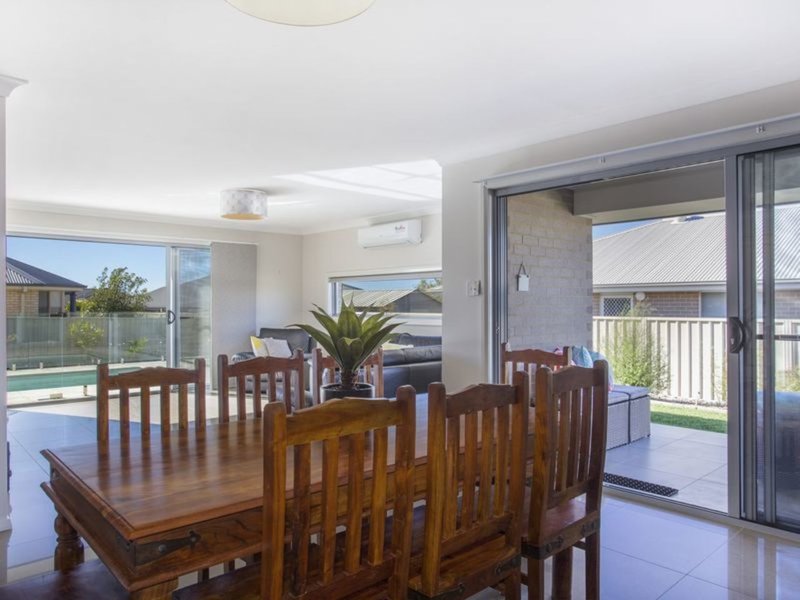 Photo - 5 Frangipani Avenue, Ulladulla NSW 2539 - Image 5