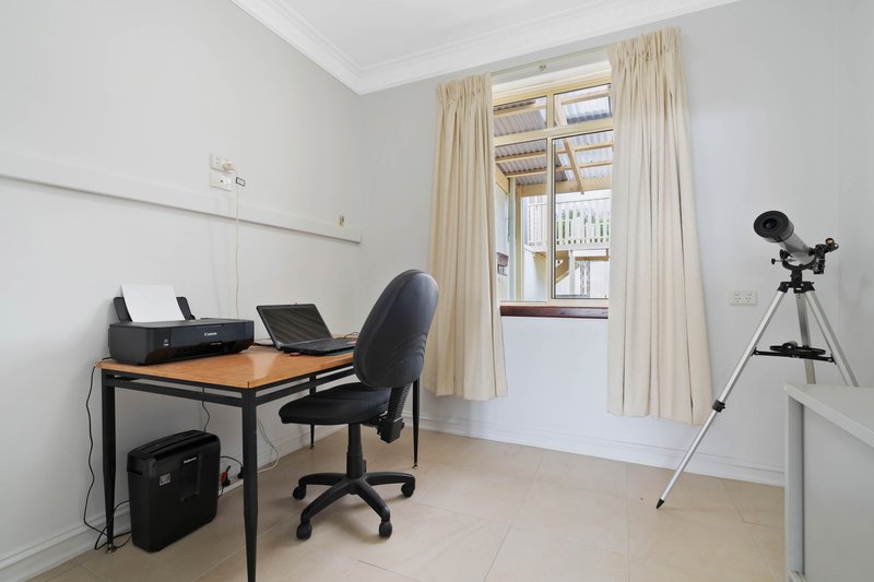 Photo - 5 Freebairn Drive, Hallett Cove SA 5158 - Image 7