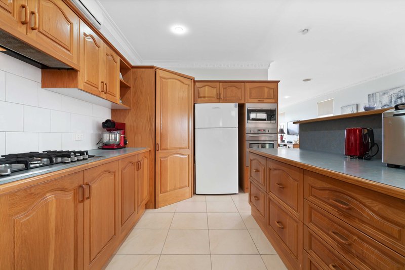 Photo - 5 Freebairn Drive, Hallett Cove SA 5158 - Image 12