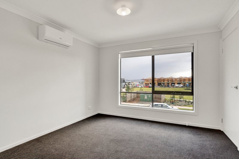 Photo - 5 Fritelli Circuit, Wyndham Vale VIC 3024 - Image 4