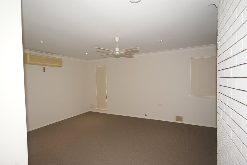 Photo - 5 Frome Way , Cooloongup WA 6168 - Image 4