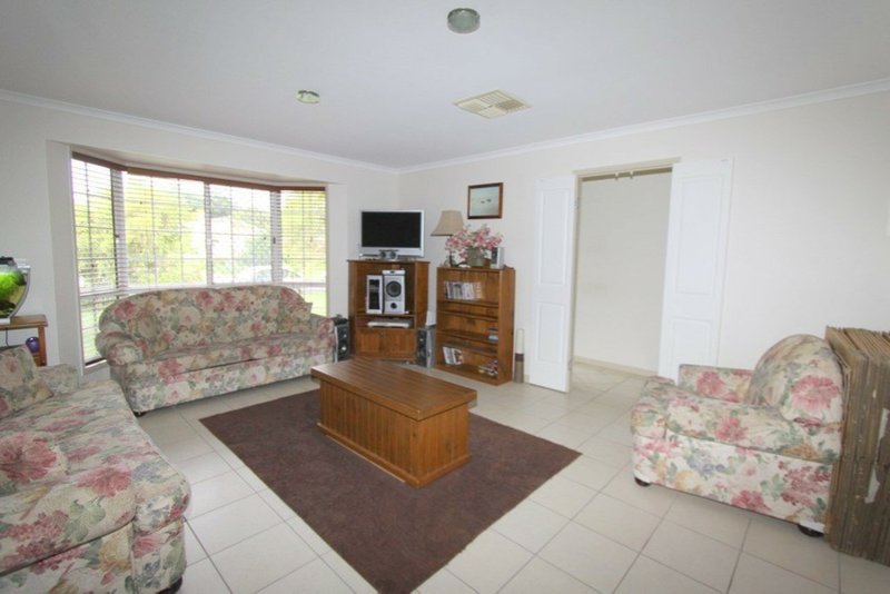 Photo - 5 Fysh Street, Emerald QLD 4720 - Image 3