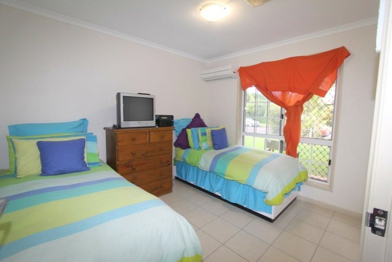 Photo - 5 Fysh Street, Emerald QLD 4720 - Image 10