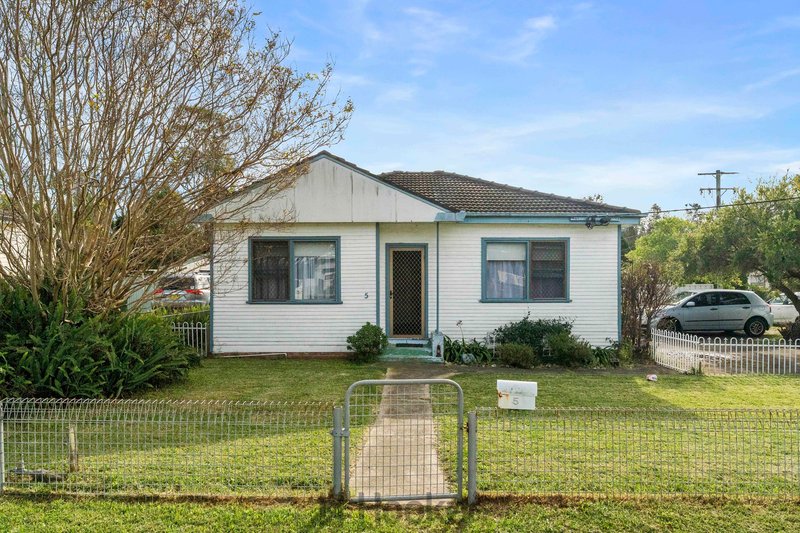Photo - 5 Galbraith Avenue, Toronto NSW 2283 - Image 2