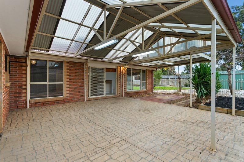 Photo - 5 Garden Court, Werribee VIC 3030 - Image 3