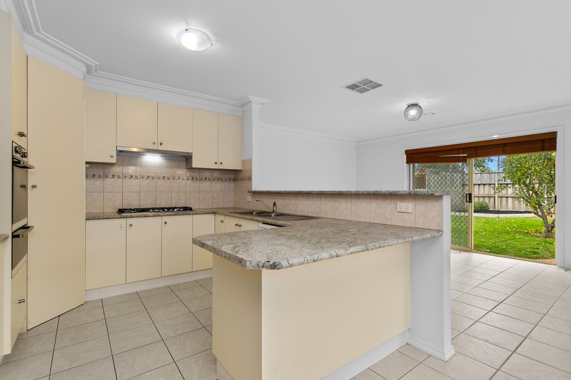 Photo - 5 Garden Court, Werribee VIC 3030 - Image 8