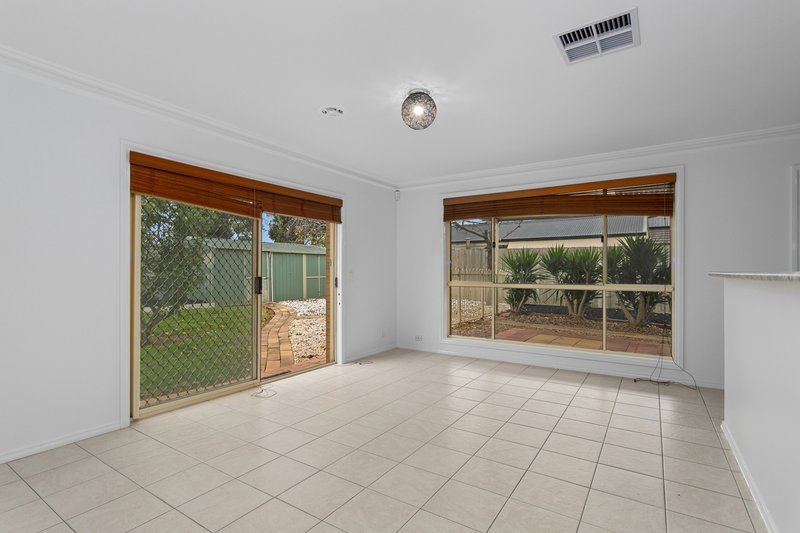 Photo - 5 Garden Court, Werribee VIC 3030 - Image 10