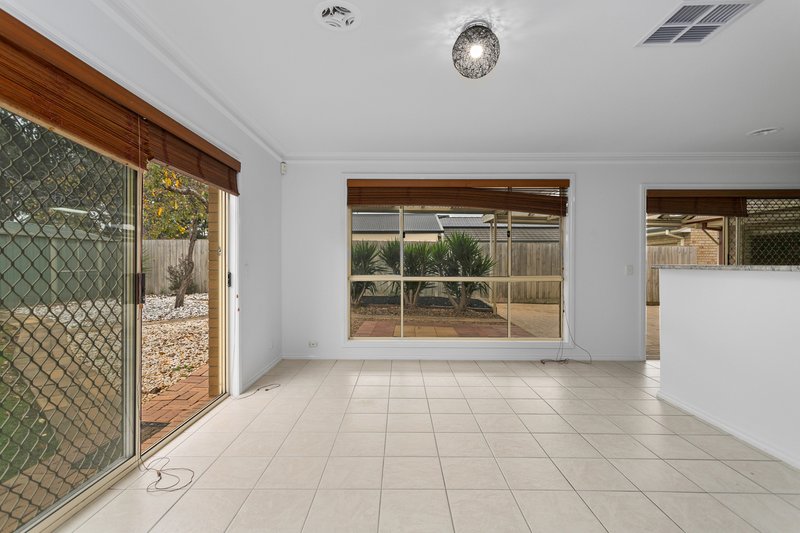 Photo - 5 Garden Court, Werribee VIC 3030 - Image 11