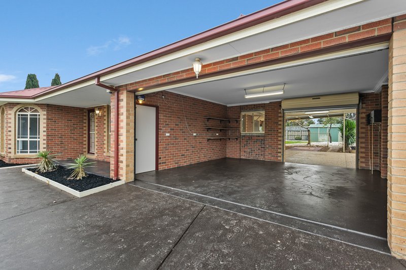 Photo - 5 Garden Court, Werribee VIC 3030 - Image 3