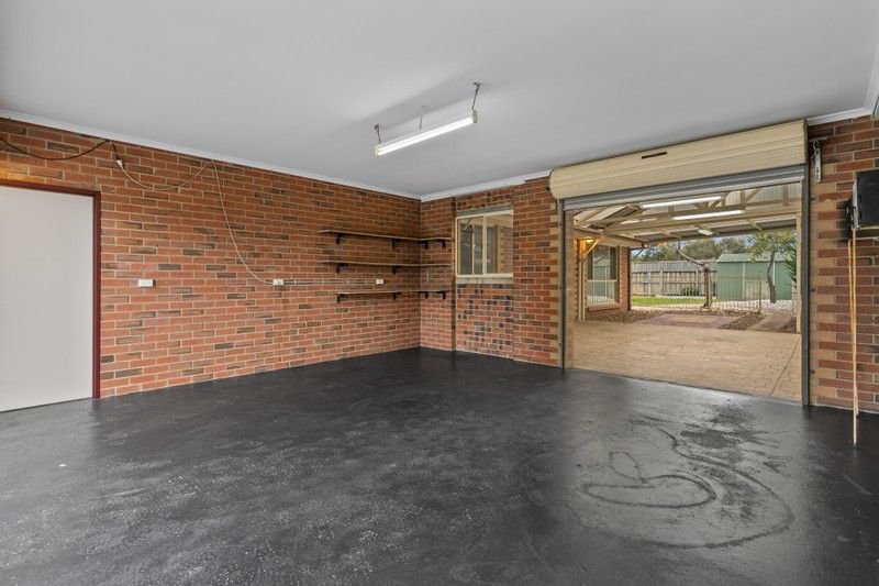 Photo - 5 Garden Court, Werribee VIC 3030 - Image 4