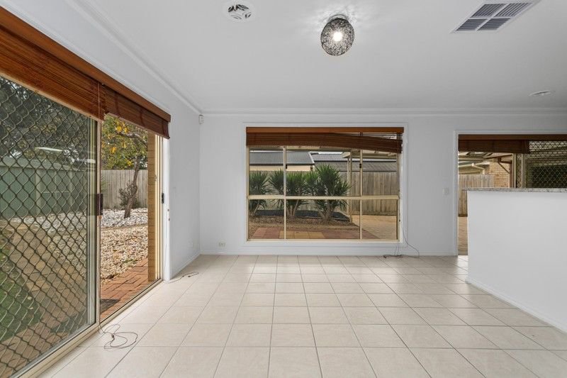 Photo - 5 Garden Court, Werribee VIC 3030 - Image 17