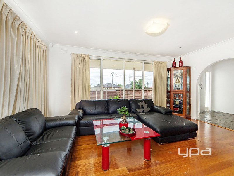 Photo - 5 Garfield Street, St Albans VIC 3021 - Image 4