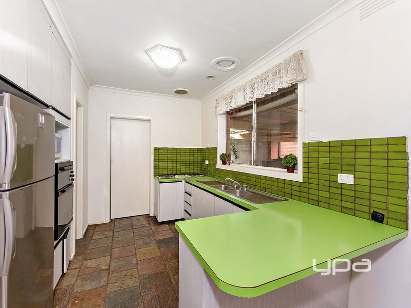 Photo - 5 Garfield Street, St Albans VIC 3021 - Image 5