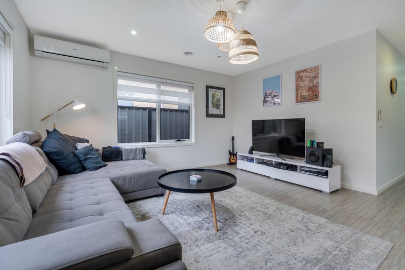 Photo - 5 Gateshead Street, Craigieburn VIC 3064 - Image 7