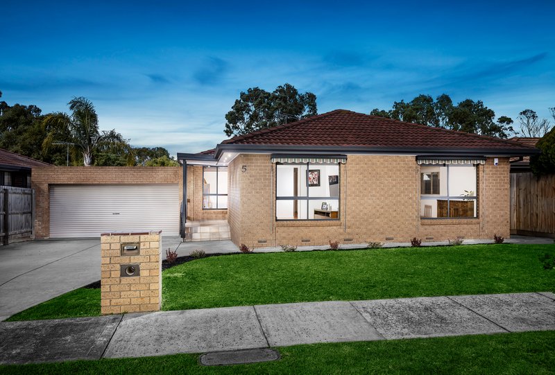 5 Gaze Court, Mill Park VIC 3082