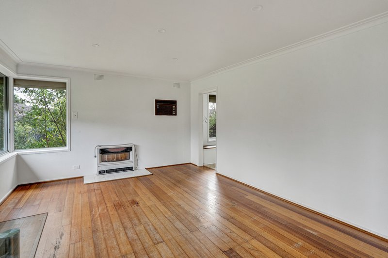 Photo - 5 Geddes Crescent, Hoppers Crossing VIC 3029 - Image 2